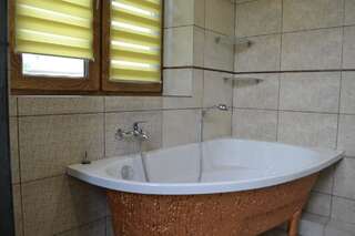 Гостевой дом Romantic Guest House Каменец-Подольский Апартаменты с балконом-9